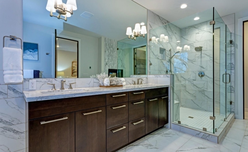 Professional bathroom tile installation in Phoenix by Aguilar Tile And Stone – custom showers, bathtubs, and counters for your remodel.